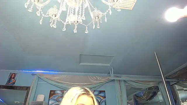 ADRIANNA_FOX - show tits