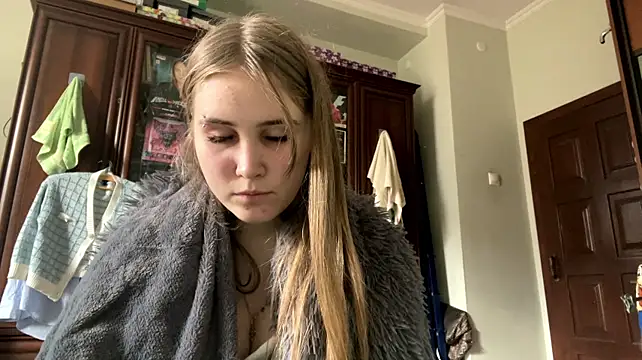 MileyRRoys - tease my bra