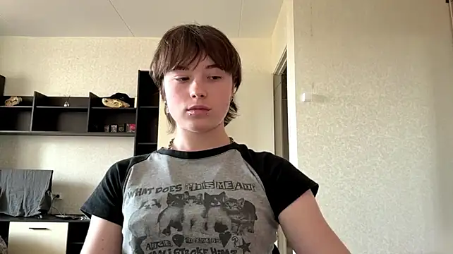 Nellyts - show boobs