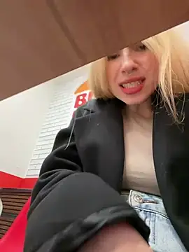 Michelle_lovique - TAKE OFF TOP + SHAKE MY TITS!!
