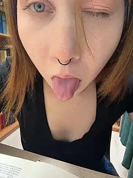 SlavicCandy - RISKY PUSSY FLASH IN LIBRARY