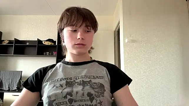 Nellyts - show boobs