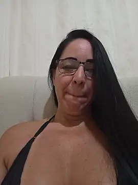 Regina475 - Banho de óleo na buceta