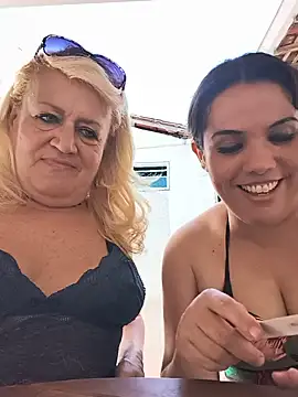 Belladama61 - As belas colocar o plug no cuzinho