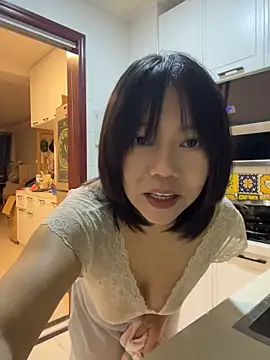 Tina626 - 请妈妈吃辣条