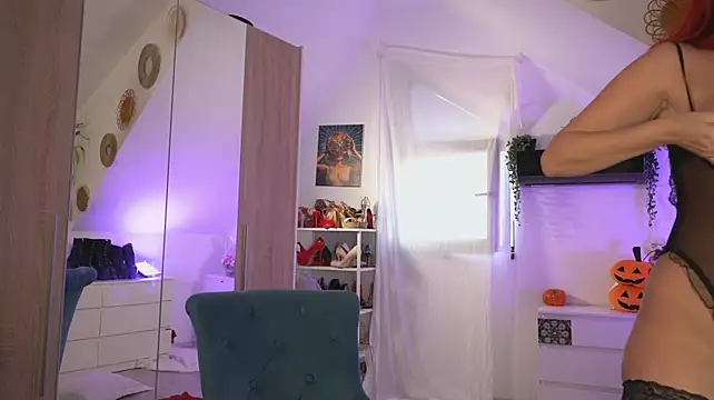 Amaliamour - twerk ass on floor with ass to cam