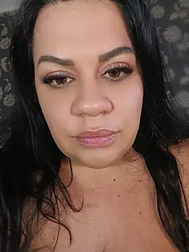 Your_hot_escape - Oil boobs and ass , make it shiny !!!