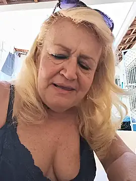 Belladama61 - As belas colocar o plug no cuzinho