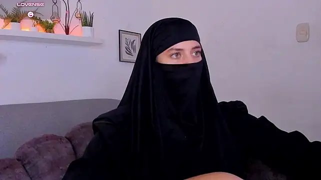 Salma_arabicc - Sucking cock on knees 😈