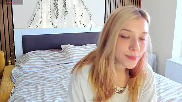 YunaPeace - >> sloppy blowjob n look in your eyes <<