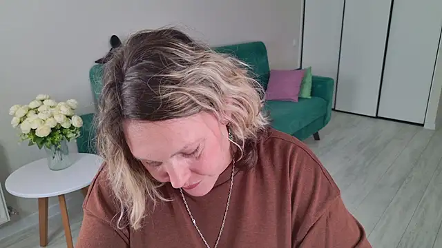 Nina_Weiss - I’ll take off my bra