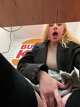 Michelle_lovique - TAKE OFF TOP + SHAKE MY TITS!!
