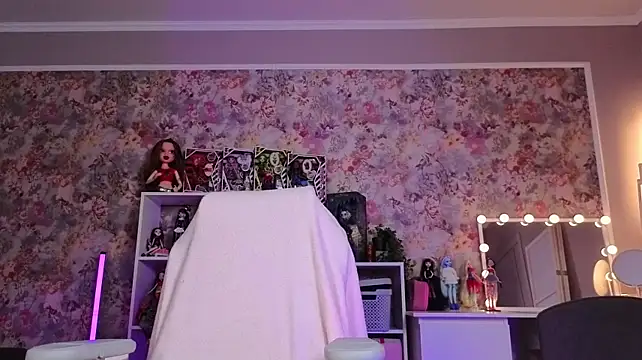 Alice_dusk_ - topless flash and pinch nipples