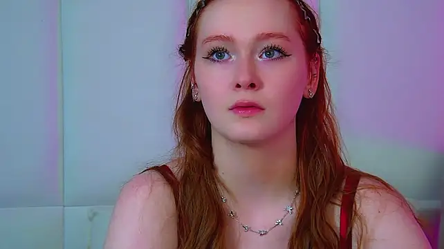 AgataFoxley - pose with a mirror