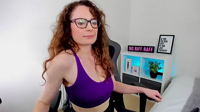 LucieWinters_UK - Naughty Flash