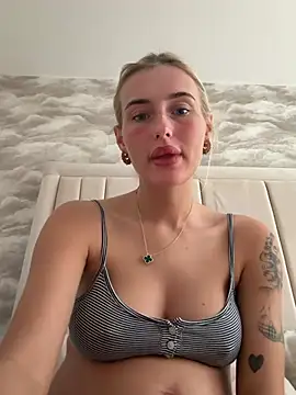 Blondetart69 - STRIPTEASE