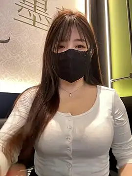 Xiao-mo520 - 美导老师下班兼职，咖啡厅偷玩小粉，刺激，敏感体质易失控，哥哥轻点，完成目标脱一件
