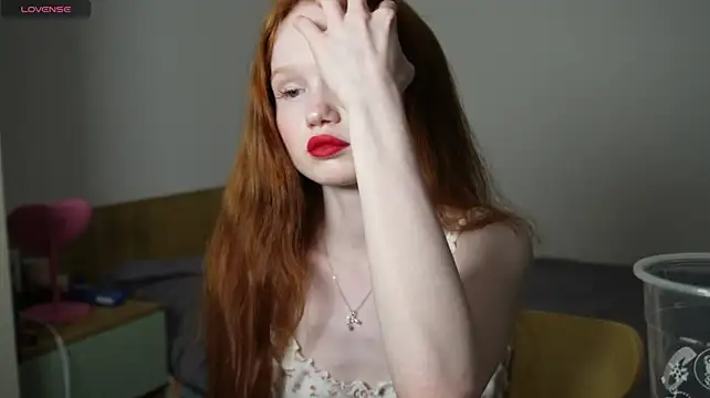 Nellie_baby - show ass+tits