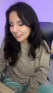 HollyPeachh - Domi on pussy + boobs out + 10 min