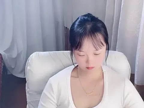 Yiyi88888 - 新人直播 多多支持
