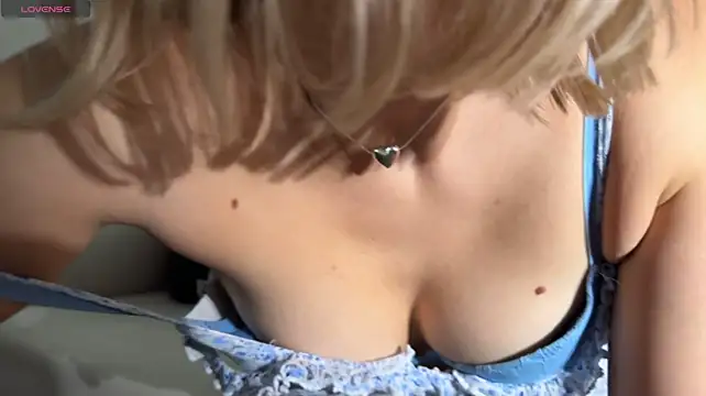 Wendy_Amberrr - drop bra straps 😈