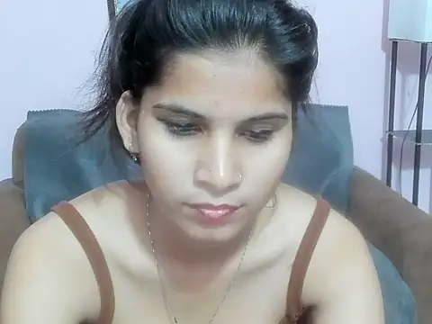 LustyManara - new girl here to give u nude show