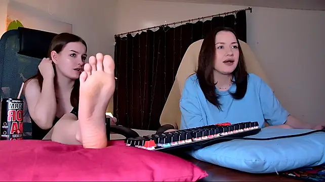 ElsaHansen - play with toes