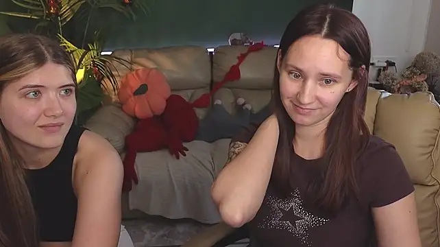 HotCaramellsTV - MASSAGE TITS EACHOTHER +:gift:4LT