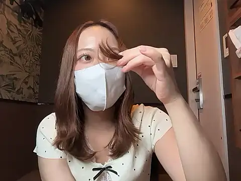-ERENA- - 上の服脱いでボールペン挟んじゃう♡
