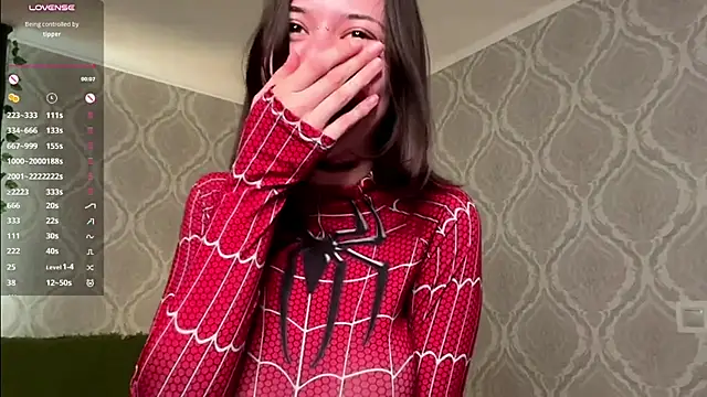 BrittneySquirts - flash underboobs