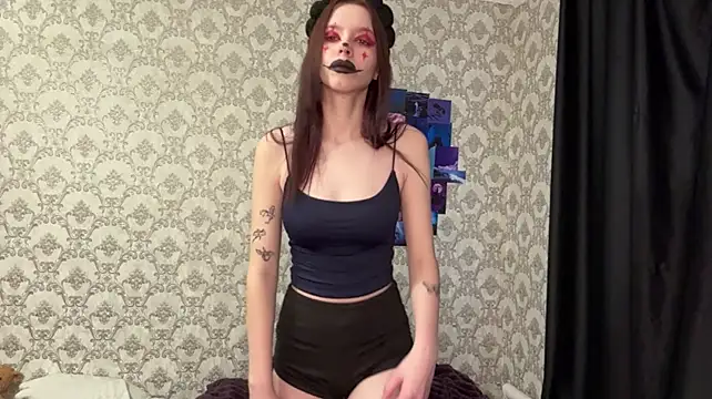 TaynaHauptly - Stick my tongue out close <3