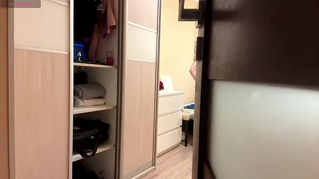 MissLuxxi - tease, spank, pinch Make me cum