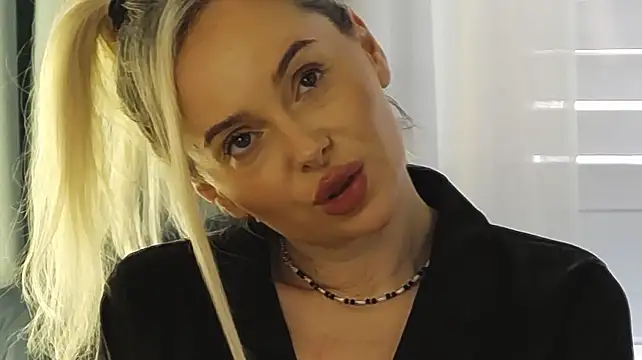 OrianaWade - getting my nipples hard