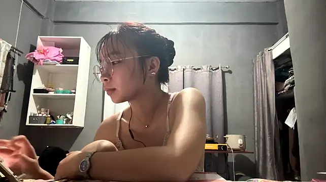 Theahotty12 - Flash my boobies