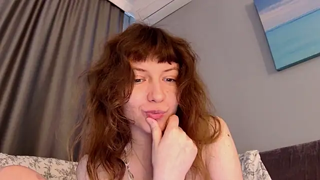 Sun_place - camel toe close to cam