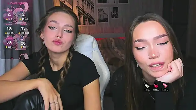 Evia_r0se - suck fingers + eye contact