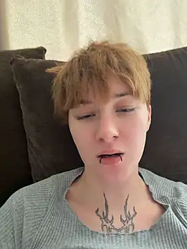 IceMur - I fuck myself in doggy style