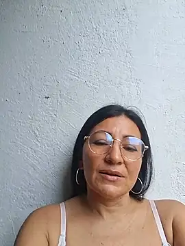 Maturexxxnaughty - I masturbate in front of a stranger
