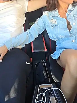 Sexy7883 - @footjob con la porta aperta