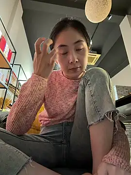Yiyi_yi - 店门口夹假鸡鸡