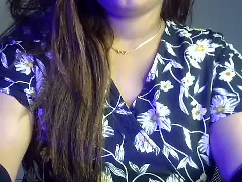 Gujjugirl_ - show oil on boobs...