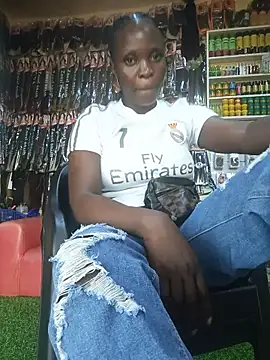 Pretty_amaal - Naked Outside