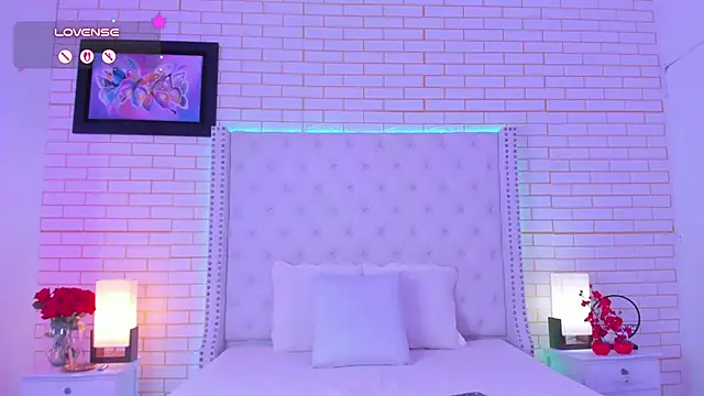 Coco_Balenciaga_ - zoom clitoris 😈