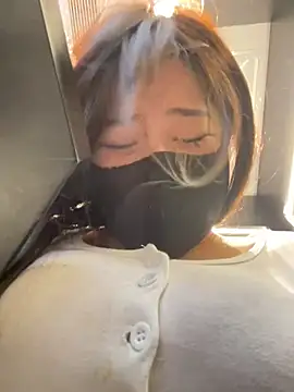Xiao-mo520 - 美导老师下班兼职，咖啡厅偷玩小粉，刺激，敏感体质易失控，哥哥轻点，完成目标脱一件