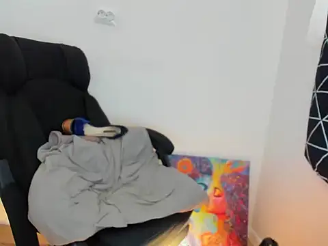Nika1932 - 1 dildo in pussy and 1 dildo in ass