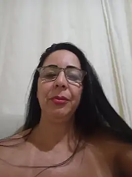 Regina475 - Banho de óleo na buceta