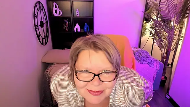 Shannonshine - Hot topless show (1 minute)