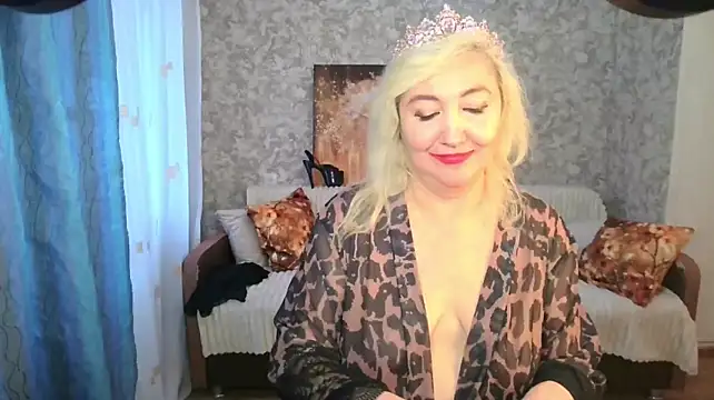 LadyKriss - spread your legs on the sofa baby