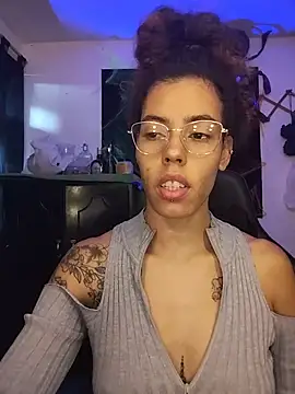 Pamelamiler__ - Wet my pussy At home (shhhhh)