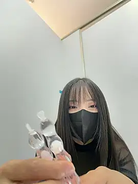 Xiao-Lin - 户外男厕所小便池假阳具抽插2分钟